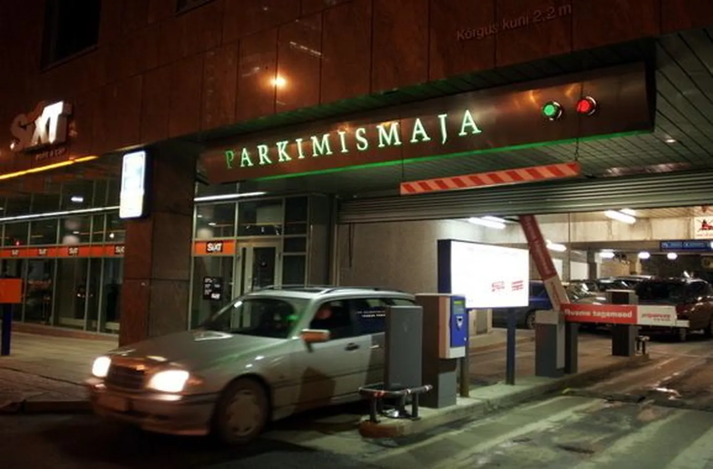 Rävala parkimismaja