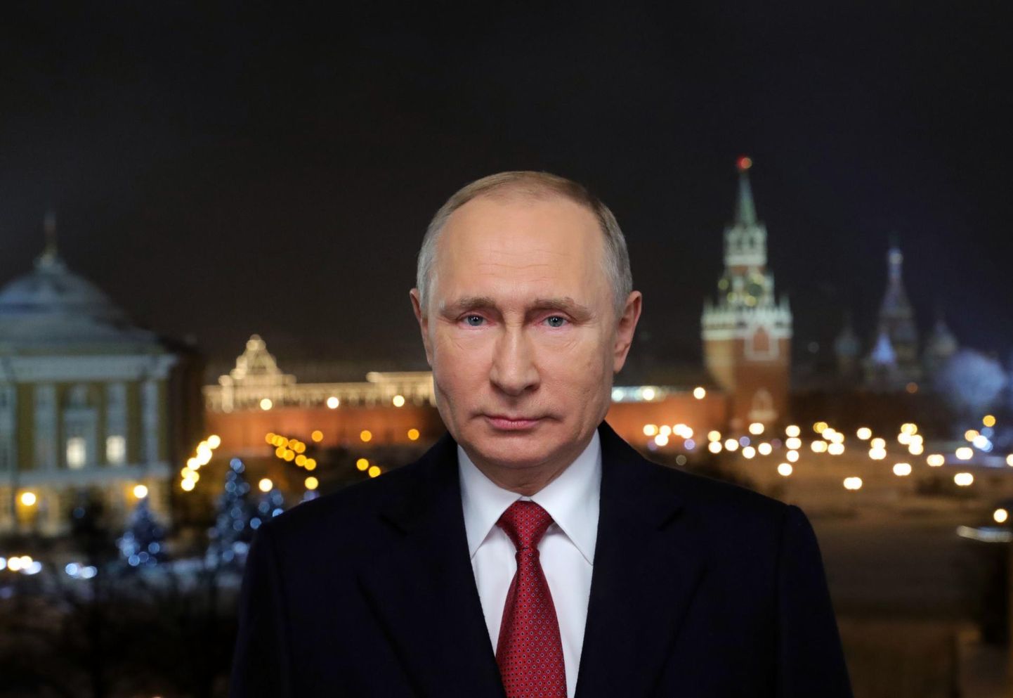 Venemaa president Vladimir Putin peab võitma tagasi usalduse enda, valitsuse ja Ühtse Venemaa vastu, sest vastasel korral riskib Kreml kontrolli kaotamisega võimuülemineku läbiviimisel, arvab Aleksei Tšadajev.