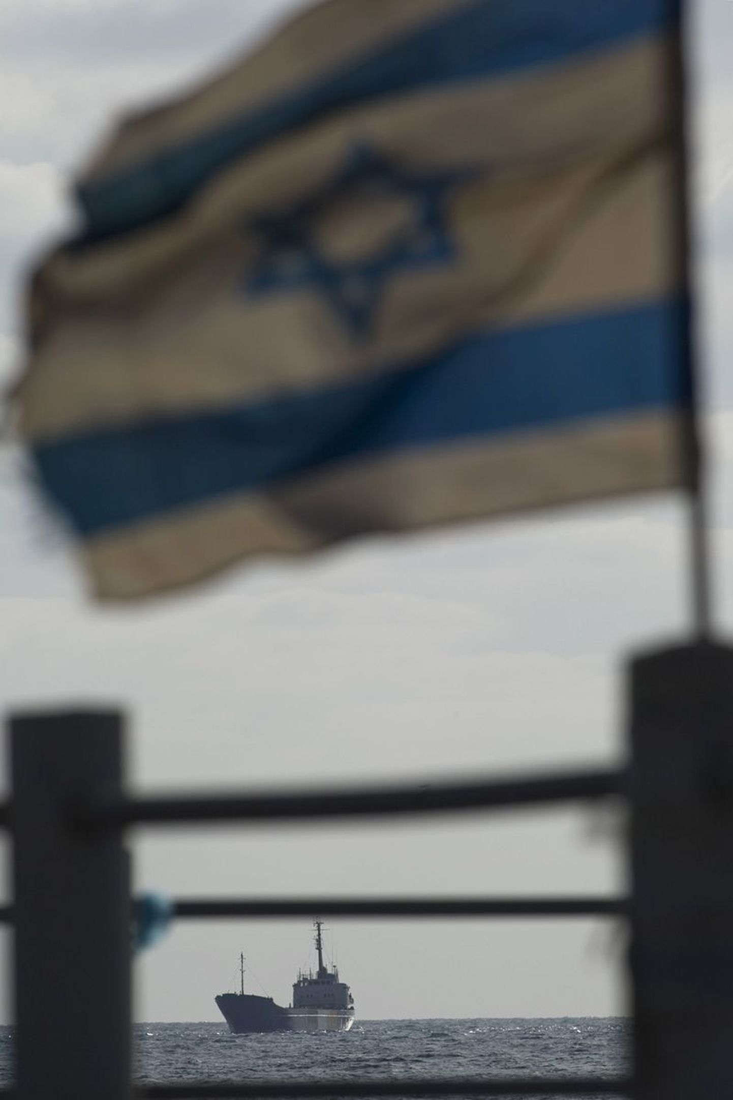 Rachel Corrie laupäeval lähenemas Ashdodi sadamale. Edutult Gaza mereblokaadi murda üritanud kaubalaev on juba Iisraeli sõdurite kontrolli all.