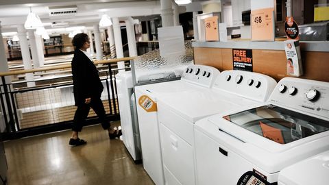 Kasahstan hakkas massiliselt pesumasinaid kokku ostma, EL uurib võimalikku sanktsioonide rikkumist