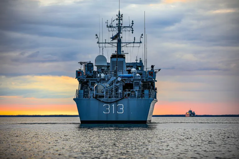Miinijahtija EML Admiral Cowani.