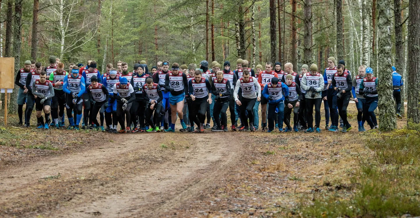 20.–21. veebruarini Võrumaal Tsiatsungõlmaa harjutusalal peetavate kaitseväe meistrivõistluste avapäeval selgitati välja parimad murdmaajooksus.