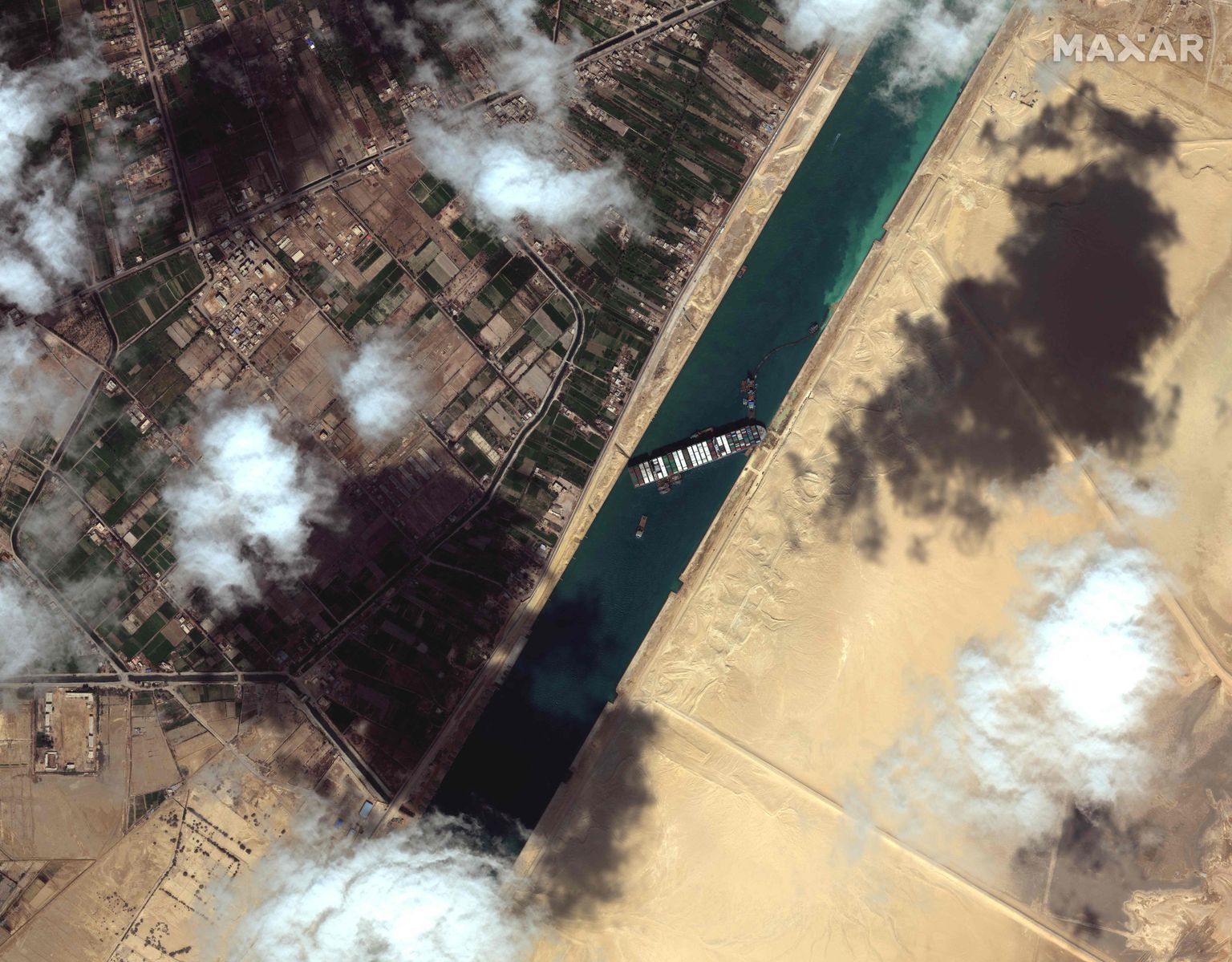 Maxar Technologiese satelliidifoto konteinerlaevast Ever Given, mis blokeeris märtsis Suessi kanalit. Nüüd blokeeris kanalit 15 minutit puitlastilaev