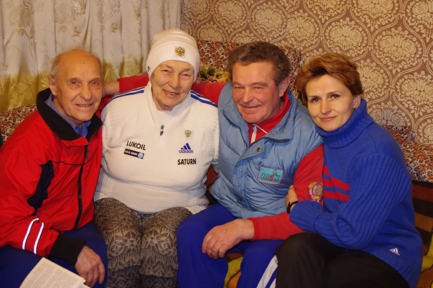 Pavel Koltšin (vasakul), Alevtina Koltšina ja Vjatšeslav Vedenin abikaasa Larissaga