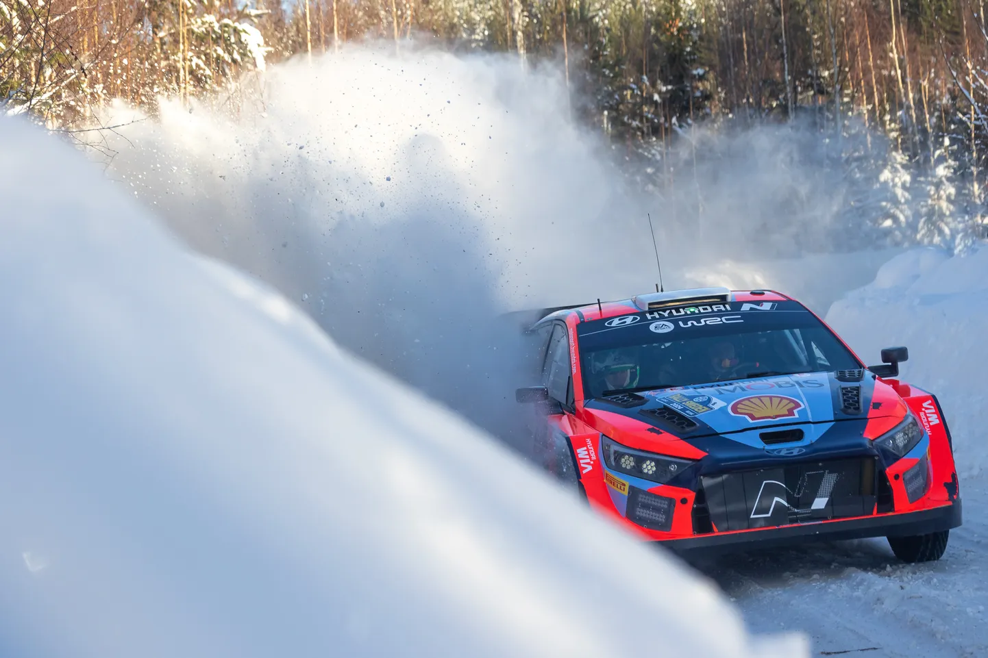 Ott Tänak Hyundai i20 Rally1-auto roolis.