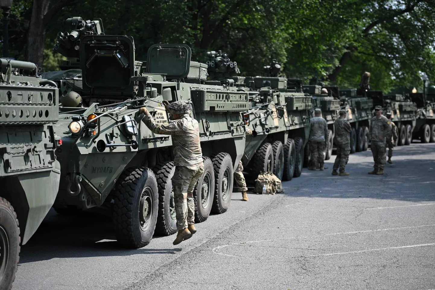 Jalaväe lahingmasinas Stryker sõjaväe paraadi eel Washingtonis 11. juunil 2025. aastal.
