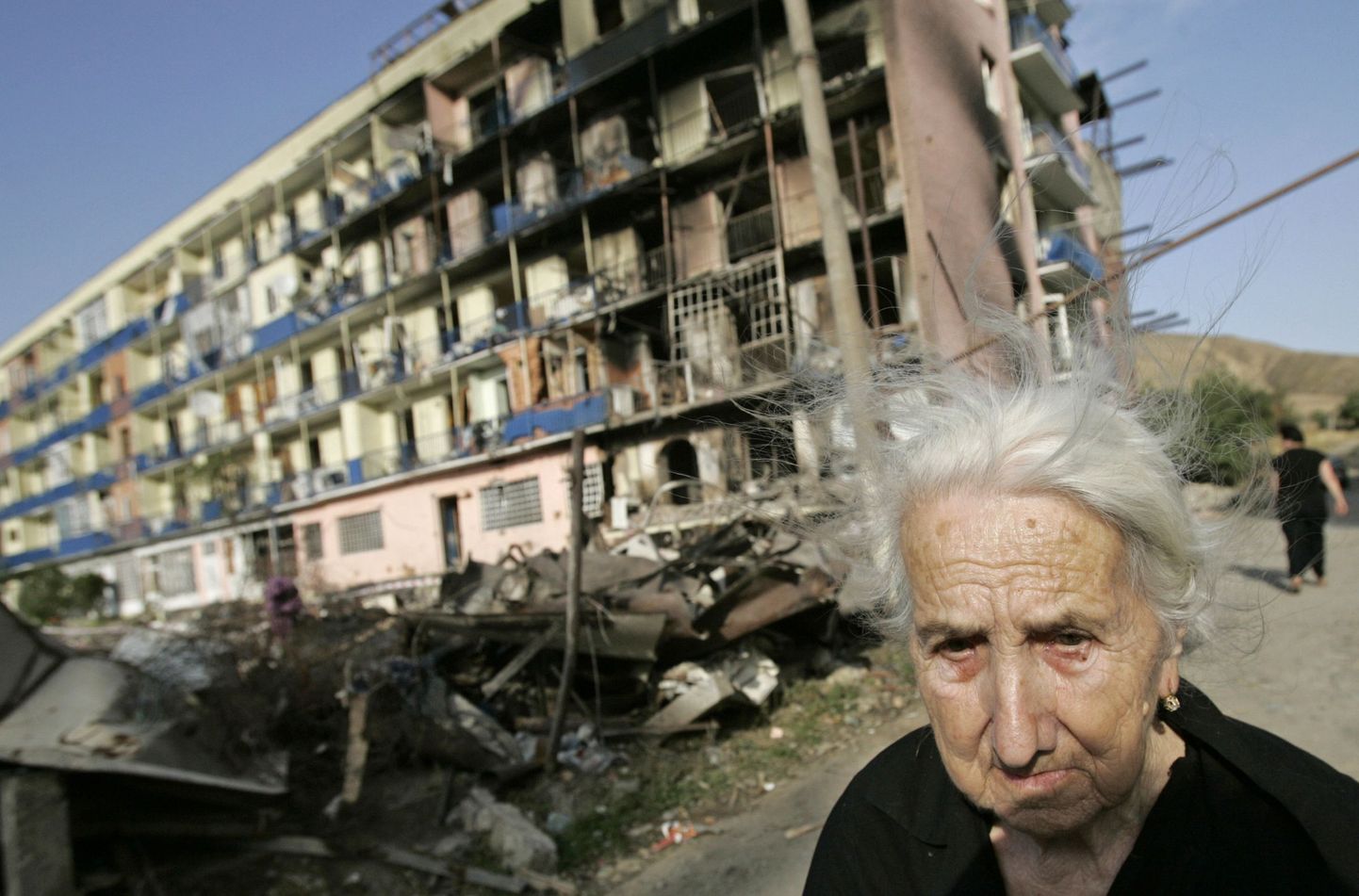 Gruusia linnas Goris Vene õhurünnaku käigus purustatud elumaja.