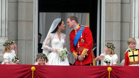 Десять самых нелепых и забавных казусов на британских королевских свадьбах