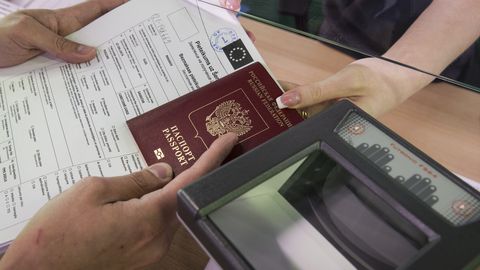 Кремль обещает контрреакцию на возможную приостановку выдачи россиянам шенгенских виз