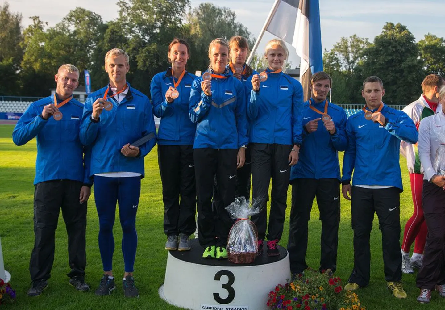 Euroopa kolmas mitmevõistluse koondis: (vasakult) Hendrik Lepik, Mikk Pahapill, Karol Rahuoja, Grit Šadeiko, Terje Kaunissaar,       Mari Klaup, Andres Raja ja Kaarel Jõeväli.