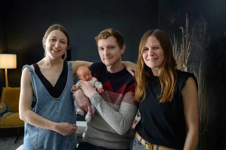 Grace, pisitütar Amy, Angus ja Grace'i õde Amy.
