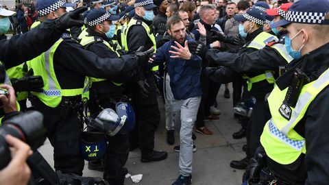 Londonis peeti piirangute vastasel meeleavaldusel kinni kümme inimest