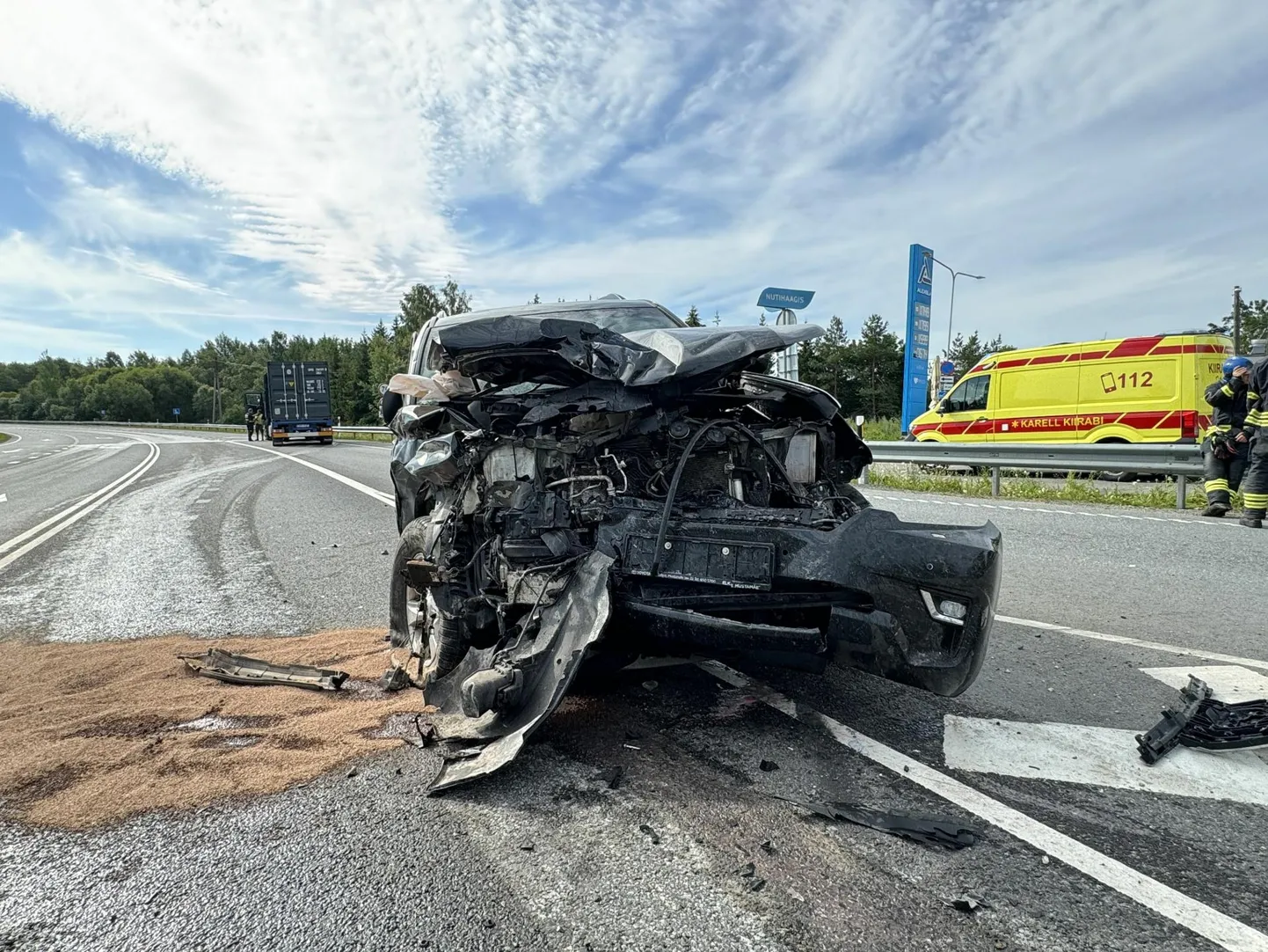 Toyota esiosa hävines kokkupõrkes täielikult.