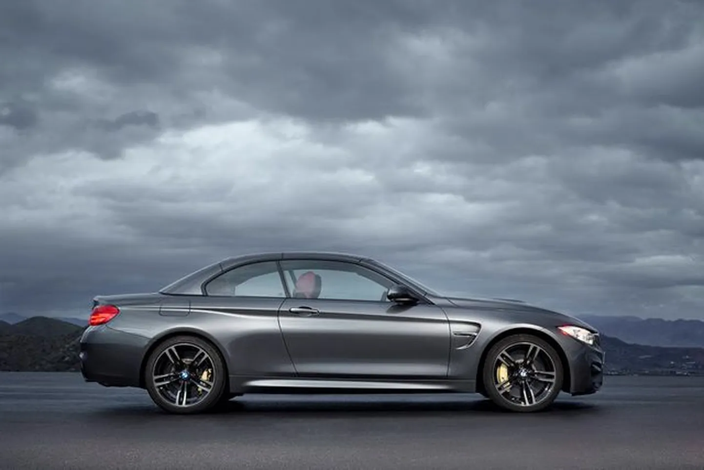 BMW avalikustas kabrioleti M4