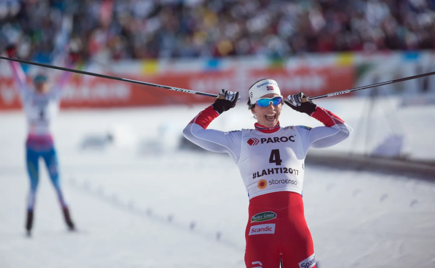 Marit Björgen võitis naiste suusavahetusega sõidu.