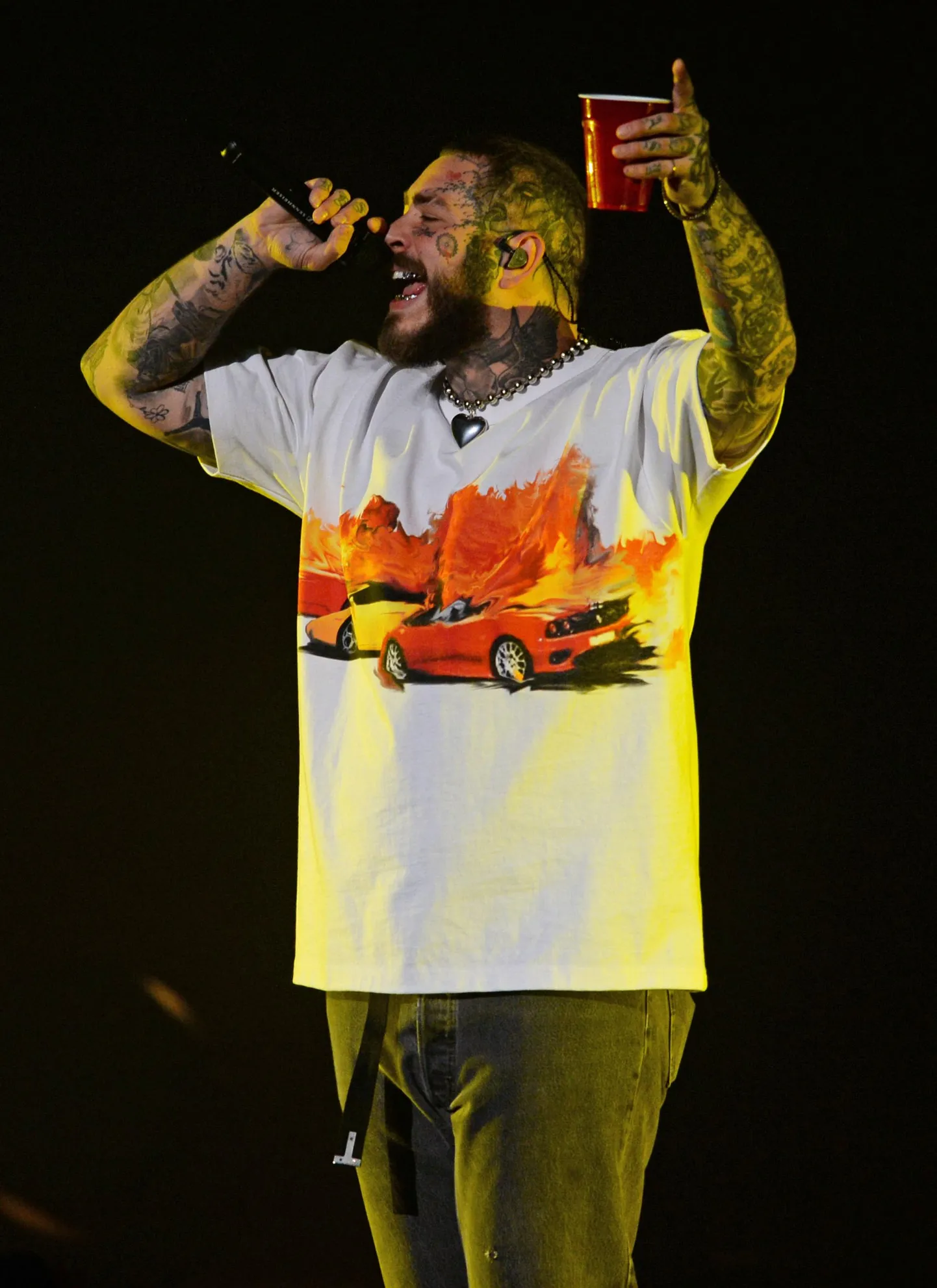 Post Malone esinemas Formula 1 Miami Grand Prix’ järelpeol.
 FOTO: Mpi04 / capital Pictures / Scanpix