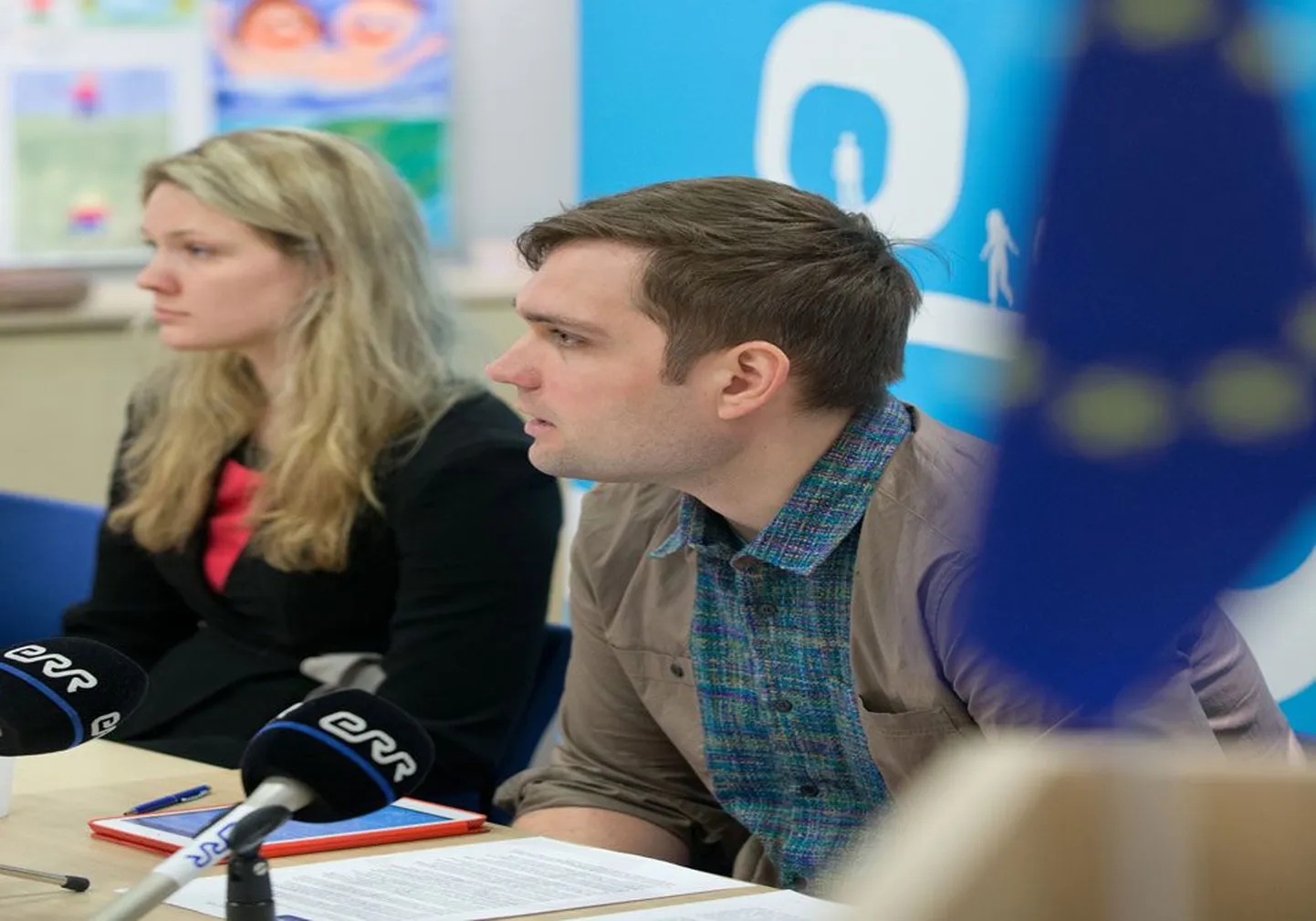 Правовой эксперт Анни Сяэр и руководитель Центра по правам человека Кари Кяcпер признают, что повышение градуса терпимости в обществе Эстонии происходит с трудом.