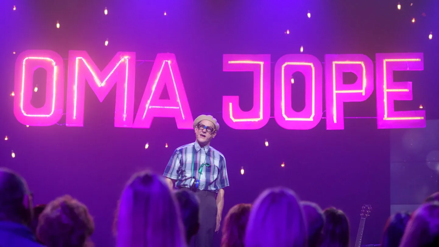 Jan Uuspõld stand-up etenduses «Oma jope».