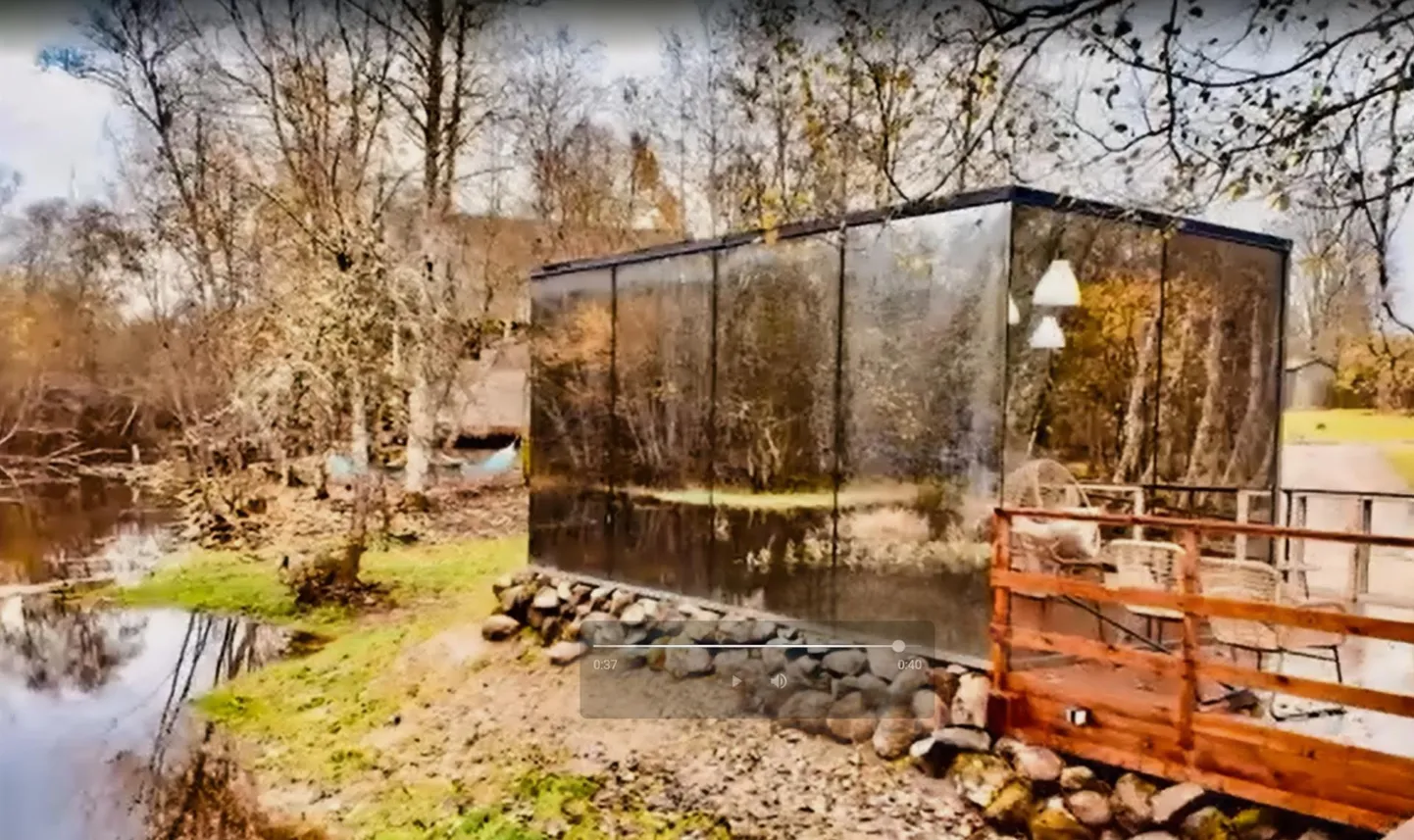 В рекламном ролике Pegelmaja видно, насколько близко к воде расположен домик.
