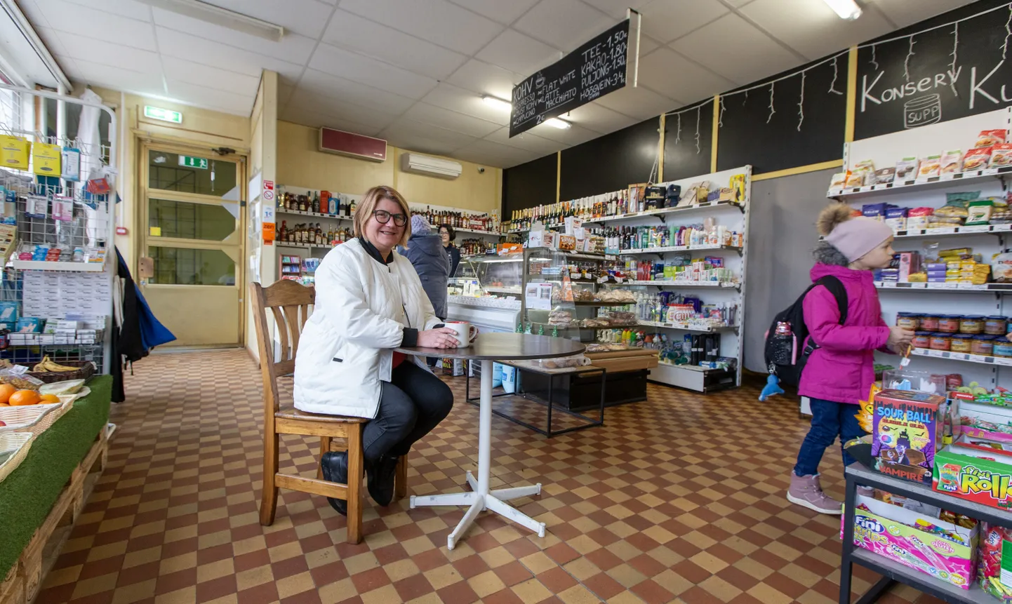 "Kui oleks ette teadnud, mida elektri hind teeb, oleks see maja meist ostmata jäänud," ütleb Virge Tiirik, et seni on poepidamine rohkem heategevusprojekt olnud.