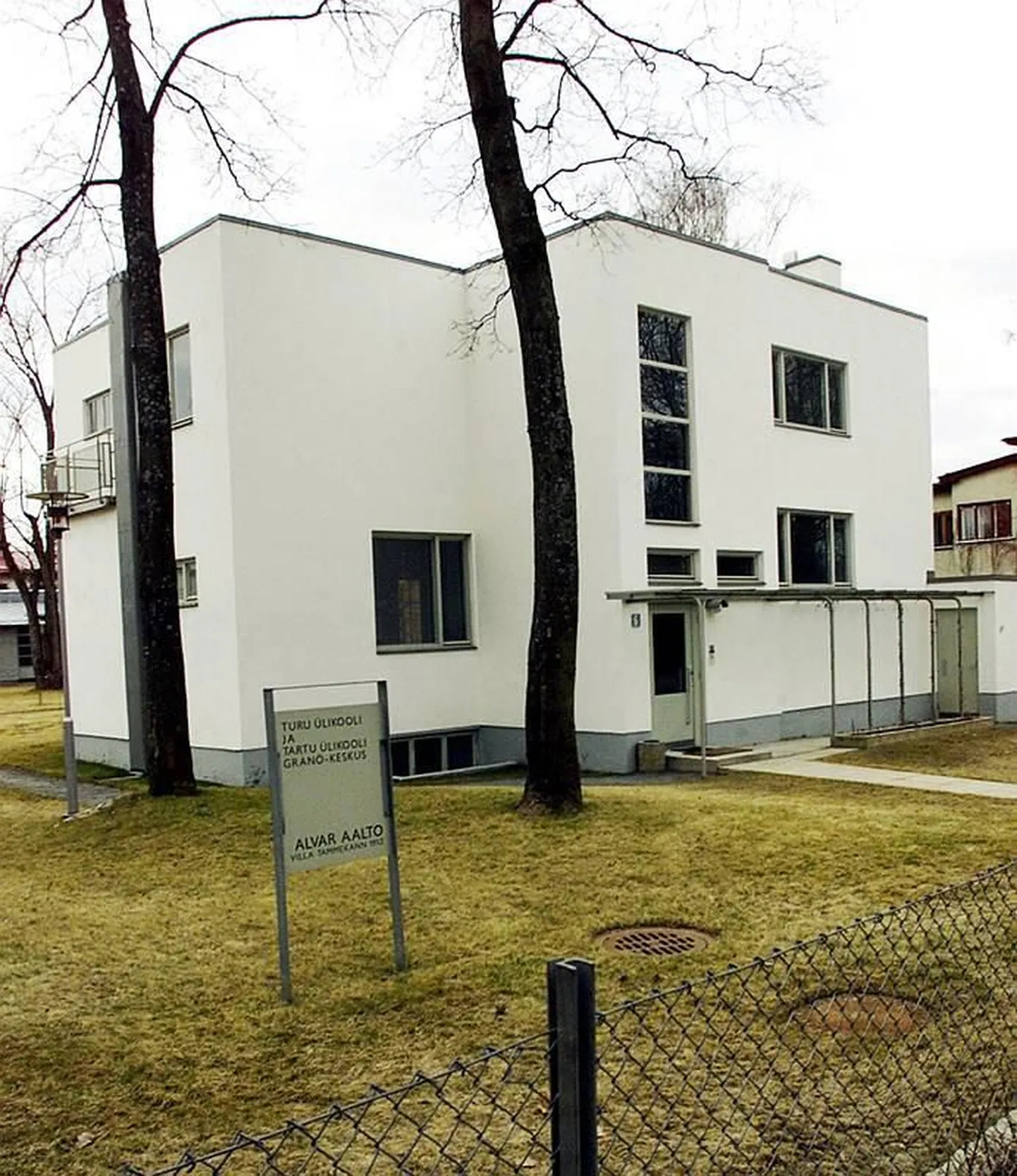 Maailmakuulsa soome arhitekti Alvar Aalto projekteeritud Tammekannu villa Tartus Kreutzwaldi tänaval.