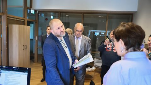 OTSEPILDID ⟩ Kaksikvõim saab lahenduse? Narva raekojas kohtuvad mõlemad linnapead