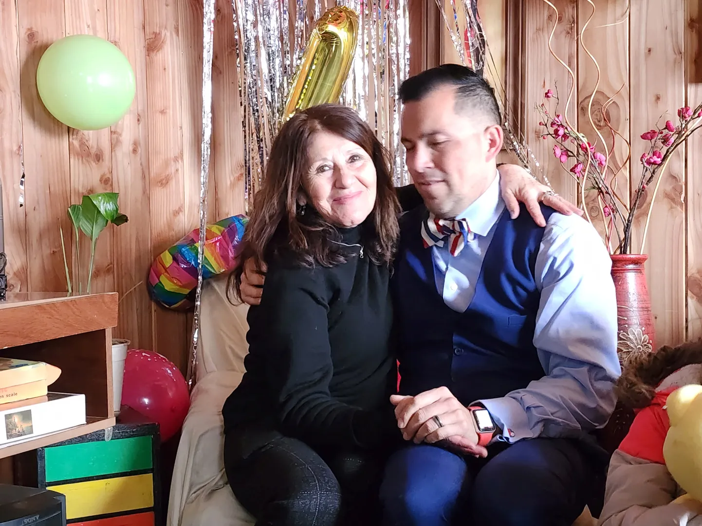 Tšiilis diktaator Augusto Pinocheti valitsemisajal röövitud mees kohtus 42 aastat hiljem oma bioloogilise ema Maria Angelica Gonzaleziga. Ta müüdi USA perele, saades nimeks Jimmy Lippert Thyden, ja ta on nüüd advokaat