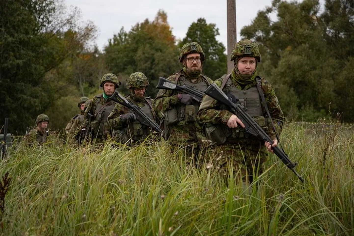 Kaitseliidu Pärnumaa maleva juures harjutavad reservväelased panevad neljapäevasel lõpuharjutusel proovile õppekogunemise algusest saati õpitu.