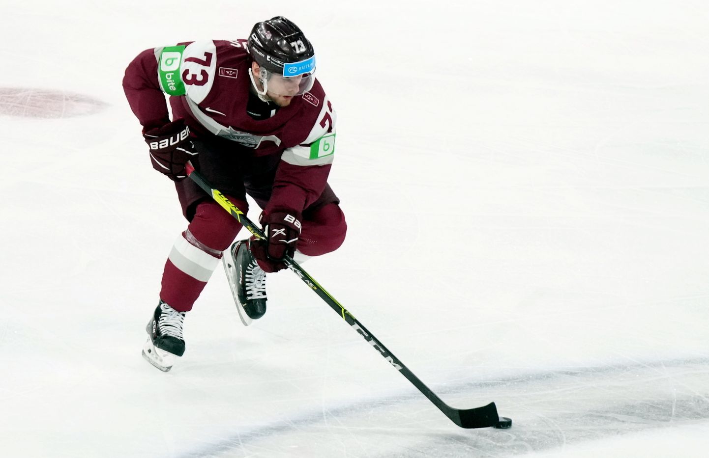 Latvijas hokeja izlases spēlētājs Deniss Smirnovs