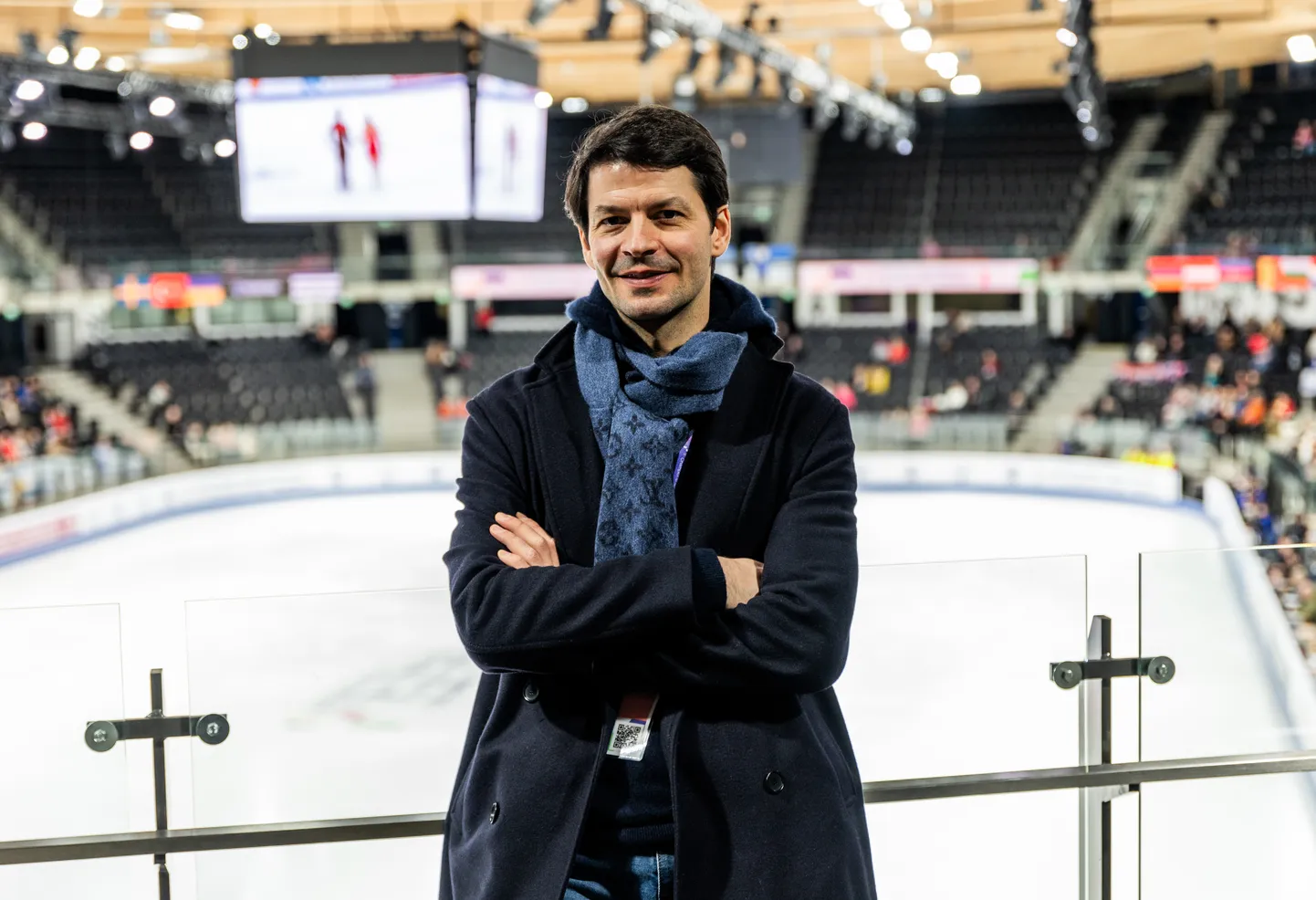 Treener Stephane Lambiel iluuisutamise EMil Tondiraba jäähallis.