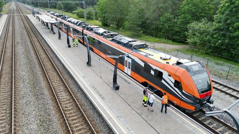 Uus rong alustas Eesti raudteedel katsesõite