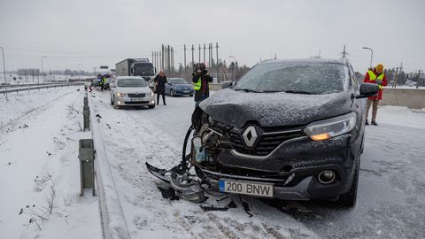 Очередная массовая авария на Таллиннской окружной дороге может повлечь штраф для дорожных служб