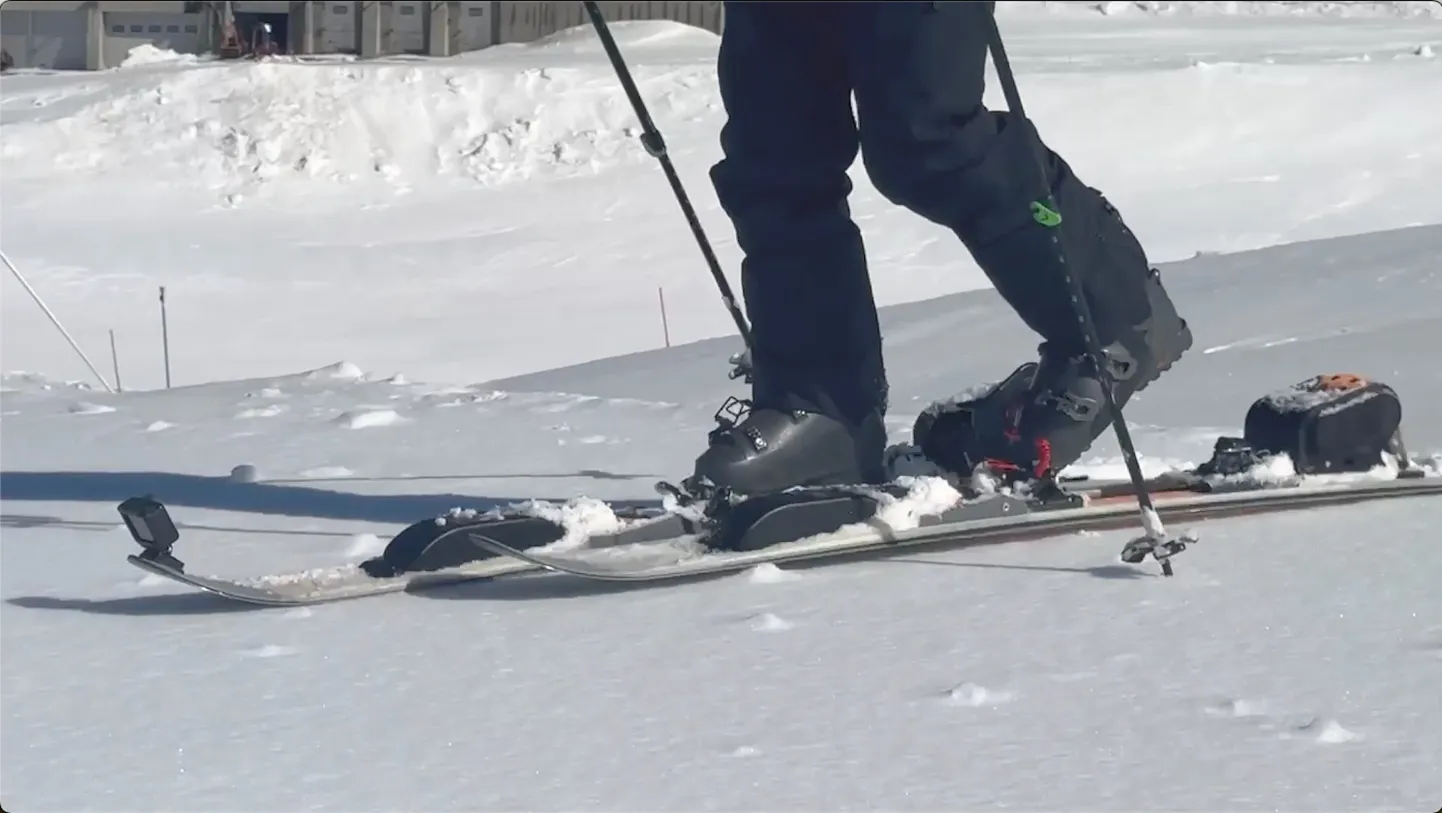 E-Skimo süsteemi abil on väidetavalt võimalik mäenõlvadest üles ronida kuni 30 protsenti väiksema pingutusega ja 80 protsenti kiiremini.