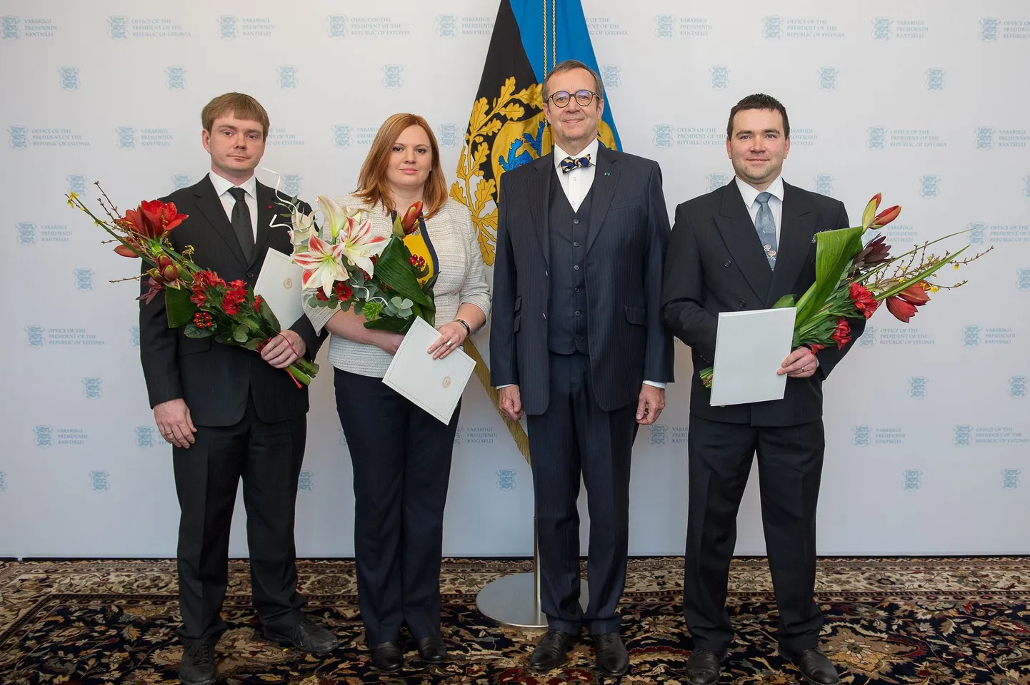 Dan Bogdanov (vasakult), Andra Siibak president Toomas Hendrik Ilves ja Leho Tedersoo eile Kadriorus.
