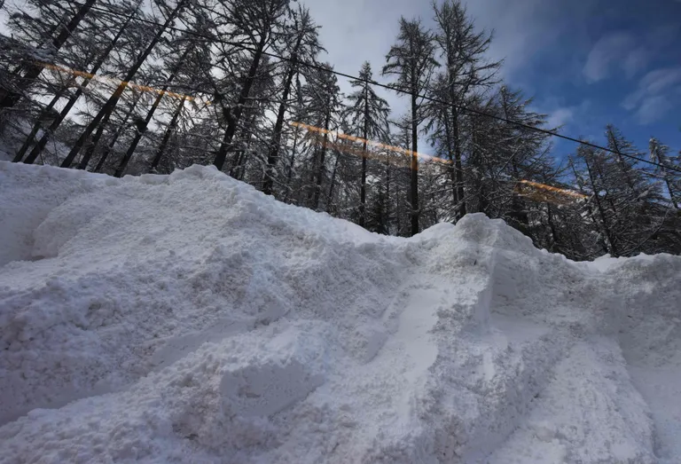 Šveitsi mäesuusakuurort Zermatt on teistkordselt lumevangis