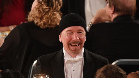 PILDID U2 kitarristi etiketiaps: tal oli Nobeli galal peas kootud müts