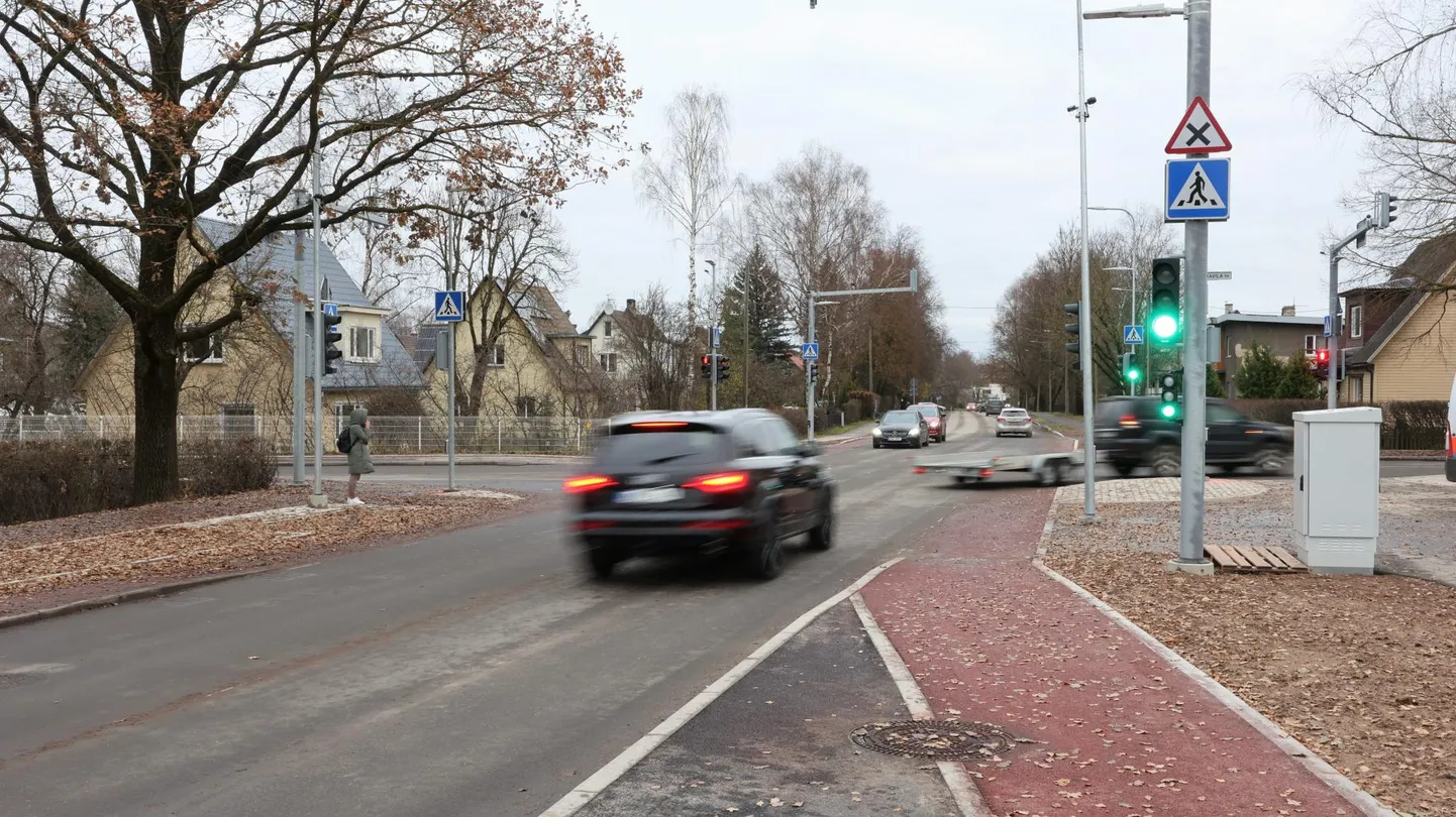 Ravila ja Viljandi maantee ristis on pöörderaadiused nüüd väiksemad.