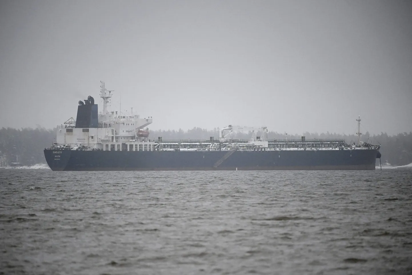 Samuti Vene varilaevastikku kuuluv tanker Eagle S, mille Soome kinni pidas merekaablite lõhkumise kahtlusega.