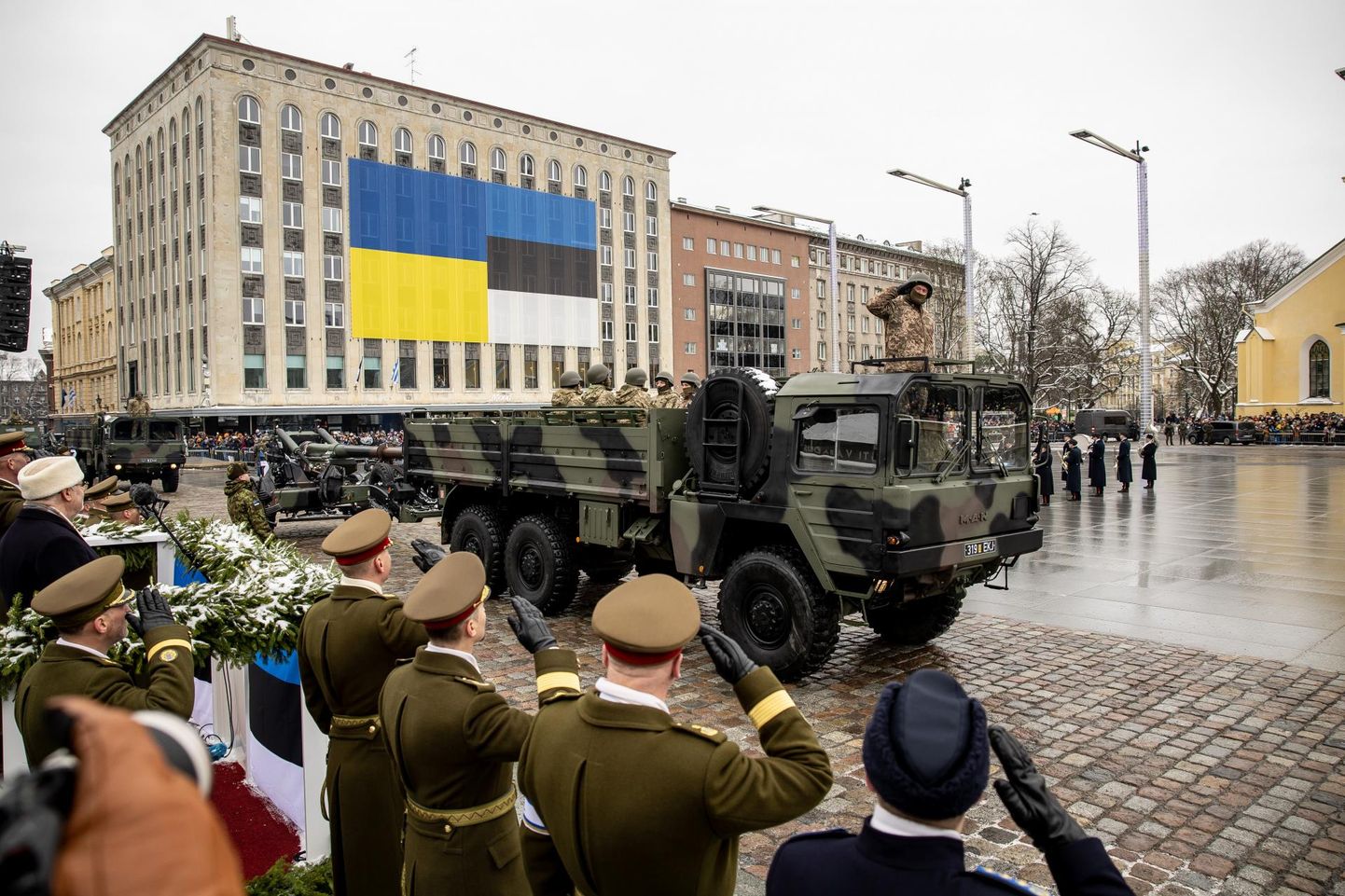 Eestis väljaõppel viibivad Ukraina suurtükiväelased.
