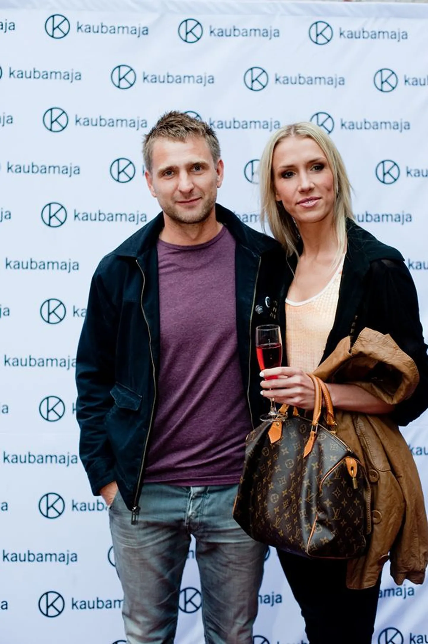 Kaubamaja ajakirja Hooaeg 10. sünnipäev Hoovis  04.09.12
Tomi Rahula tuli pittu oma eksnaise Ithaka-Maria klooniga