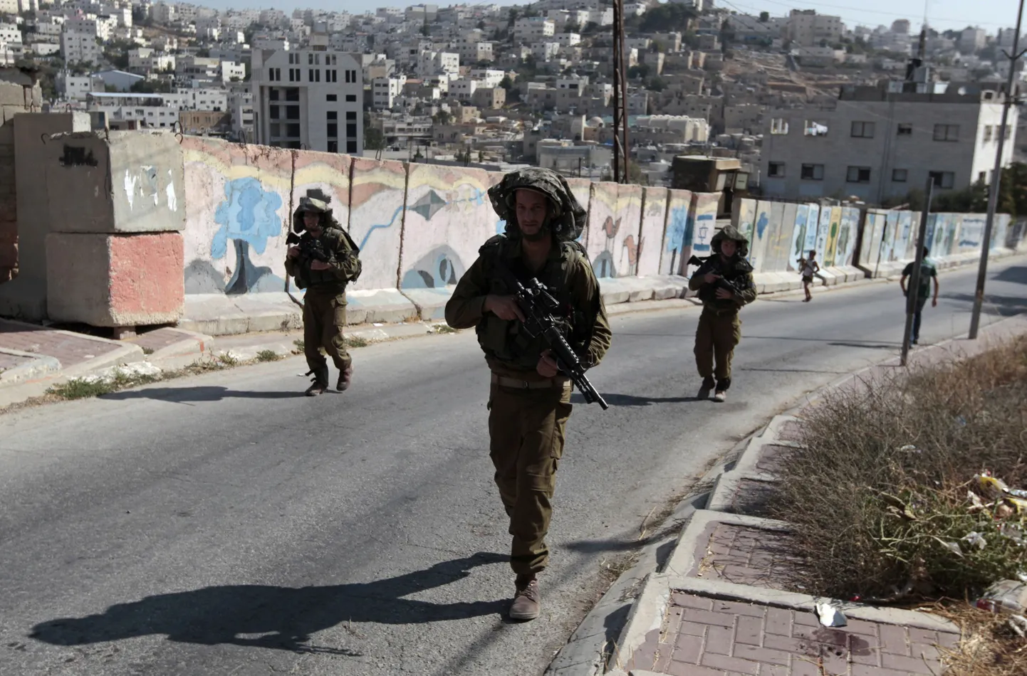 Израильские солдаты на Западном берегу Иордана.