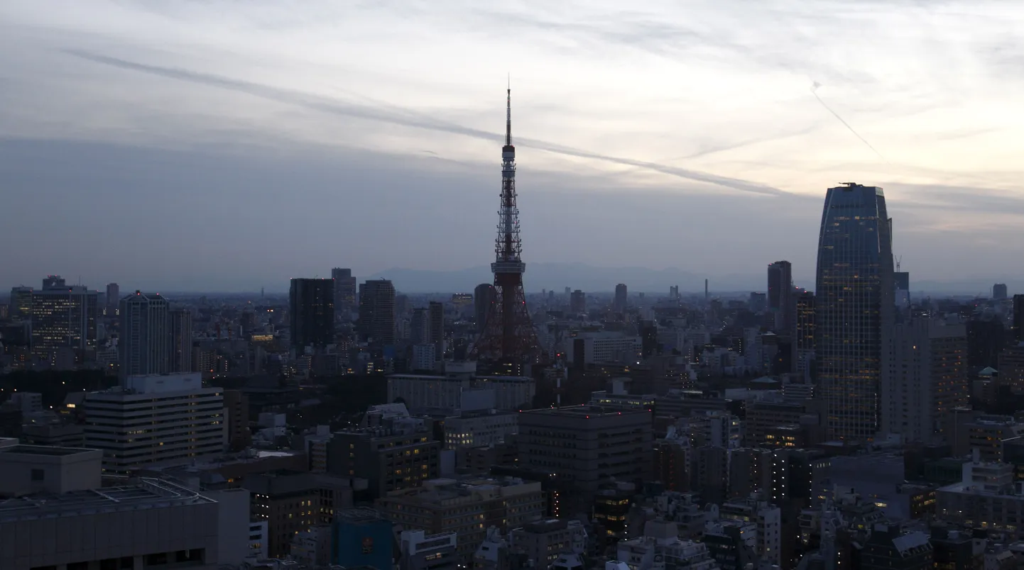Vaade Jaapani pealinnale Tokyole. Keskel paistab Tokyo Tower.