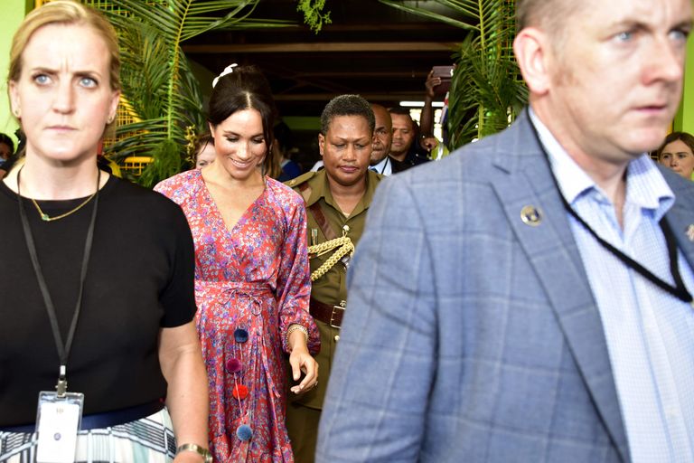Sussexi hertsoginna Meghan külastas Fidži pealinna Suva turgu, kuid ta viidi sealt julgeolekuohu tõttu ära