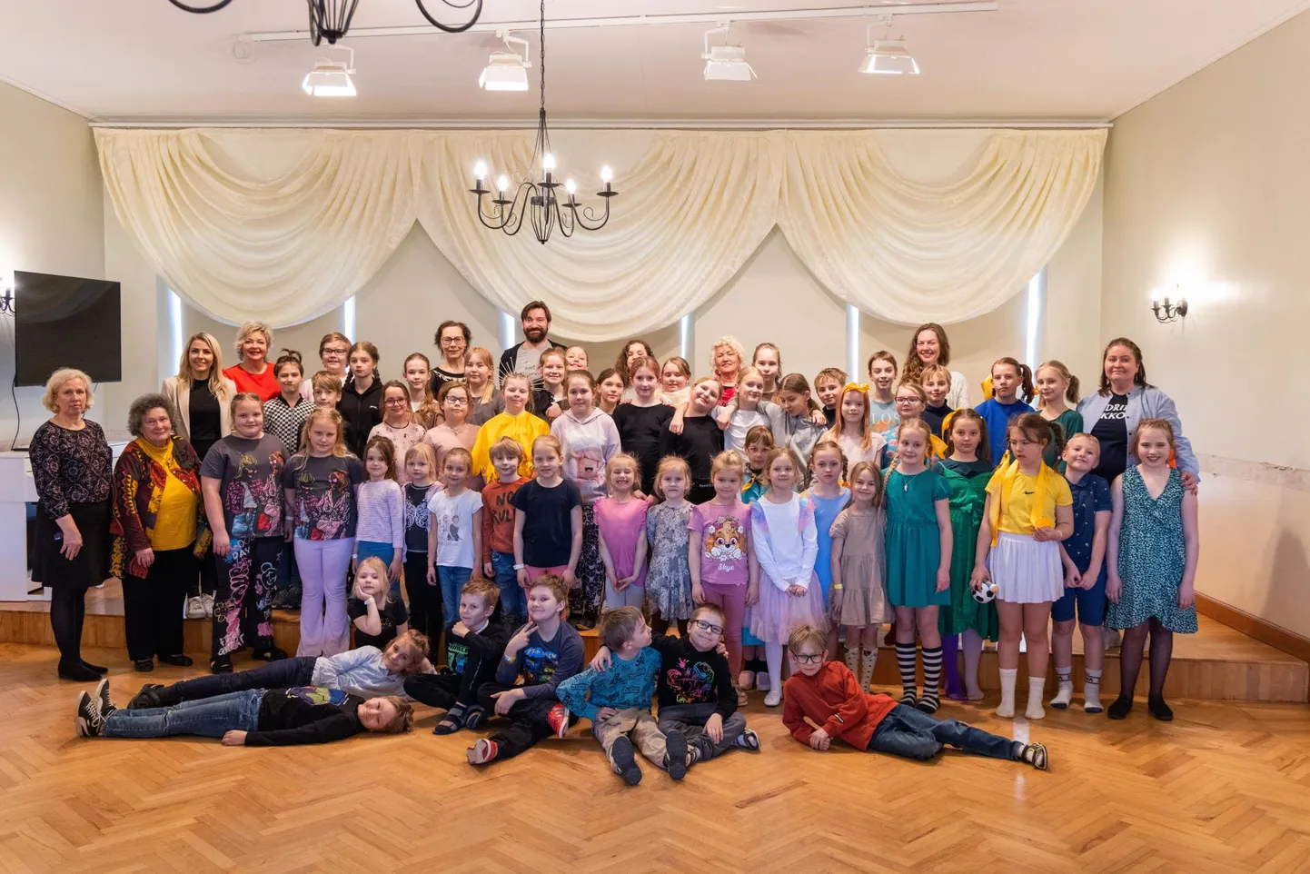26. Aino Paju nimeline Lääne-Virumaa algklasside teatripäev Vohnja mõisas oli mitmekesine ja rõõmus.