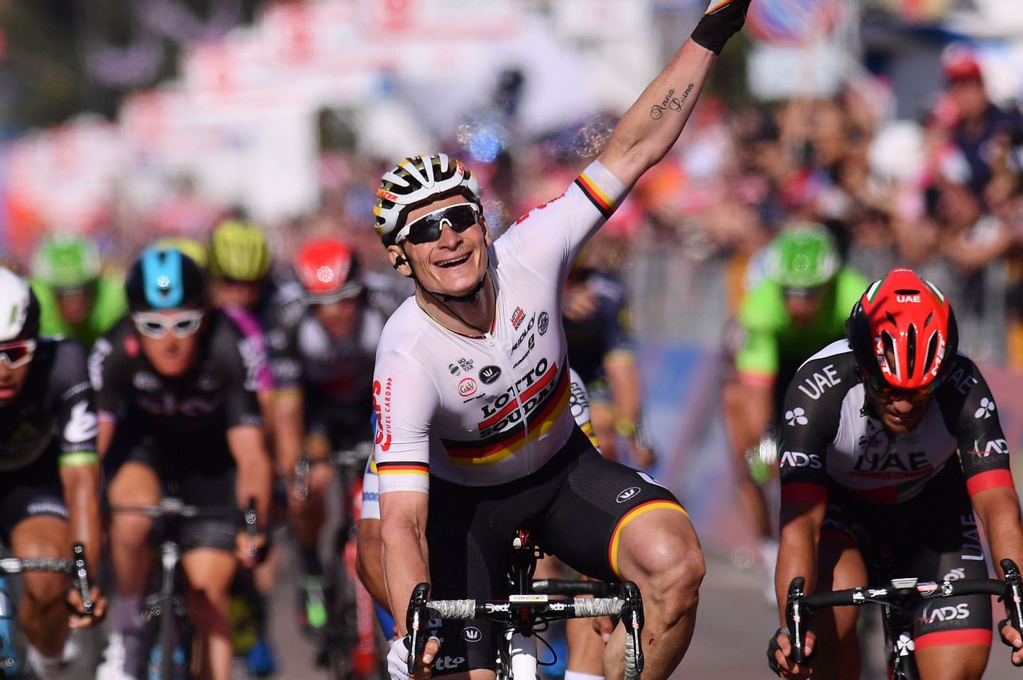 Andre Greipel võitis Giro d'Italia teise etapi ning tõusis üldliidriks.