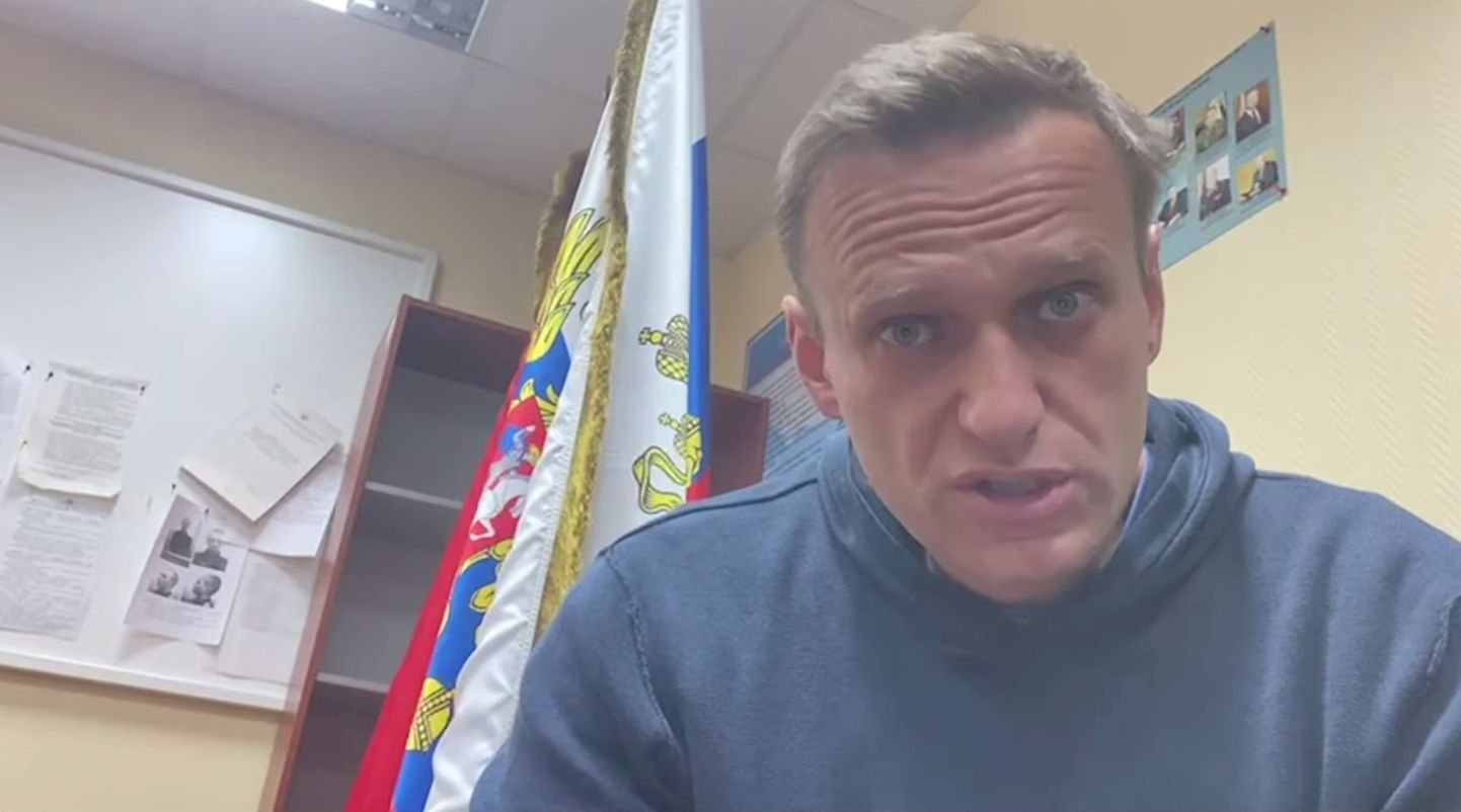 Aleksei Navalnõi kunagi Moskva politseijaoskonnas kõnelemas.