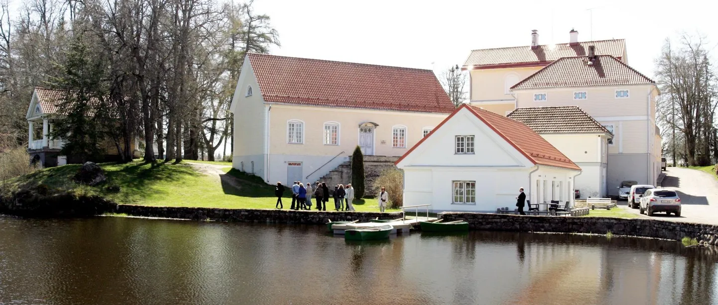 Vihula mõis on eestlaste seas populaarne koht, kus talviti akusid laadida.