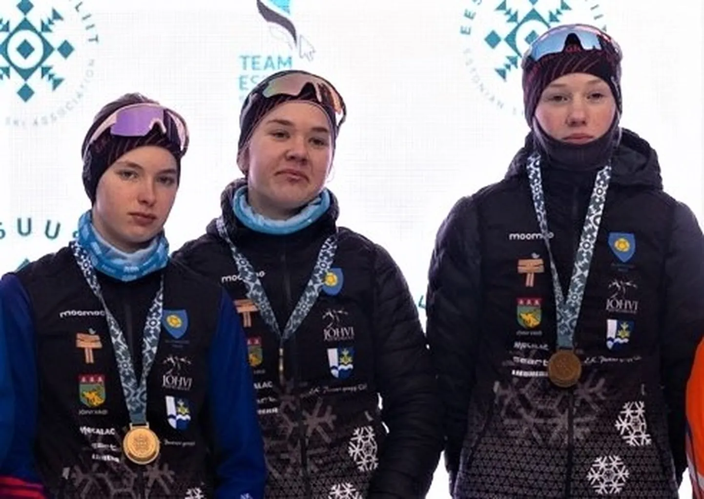 Anette Ahu, Mirta Rajas ja Anette Kivimägi tõid Alutaguse suusaklubile Eesti meistritiitli teatesõidus vanuseklassis N16.