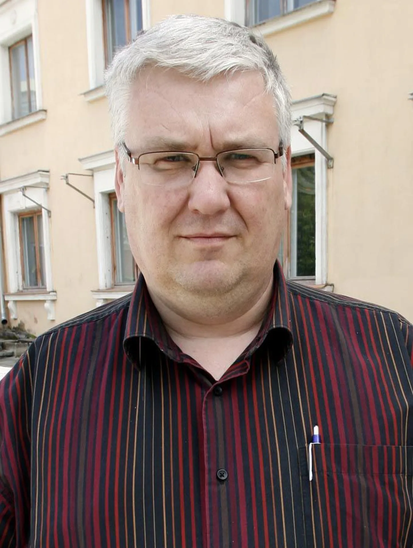 Eelmise nädala reedeni Viljandi kultuurimaja juhtinud Tiit Kalmet lahkus omal soovil ning plaanib jätkata ettevõtjana.