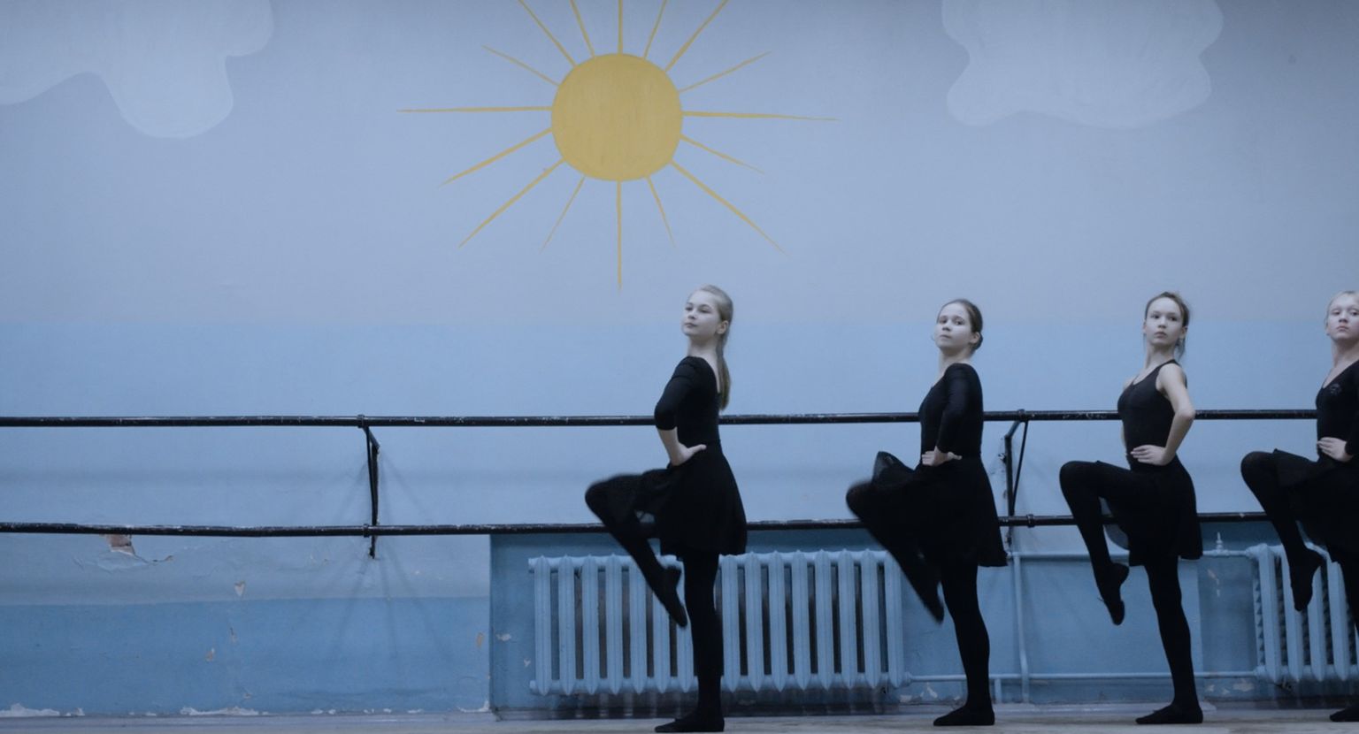 Kaader Ksenija Okhapkina dokumentaalfilmist „Surematu“.